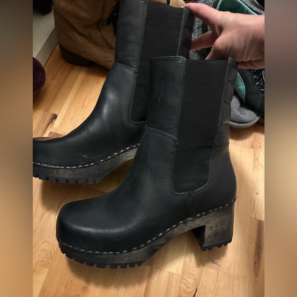 Black Leather Boots with Wooden Heel